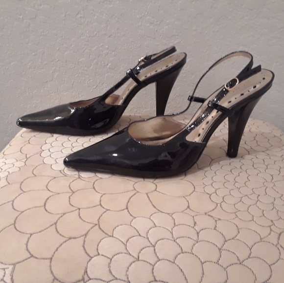 💕HP💕BCBGirls Sling Back Black Heels - Picture 4 of 9